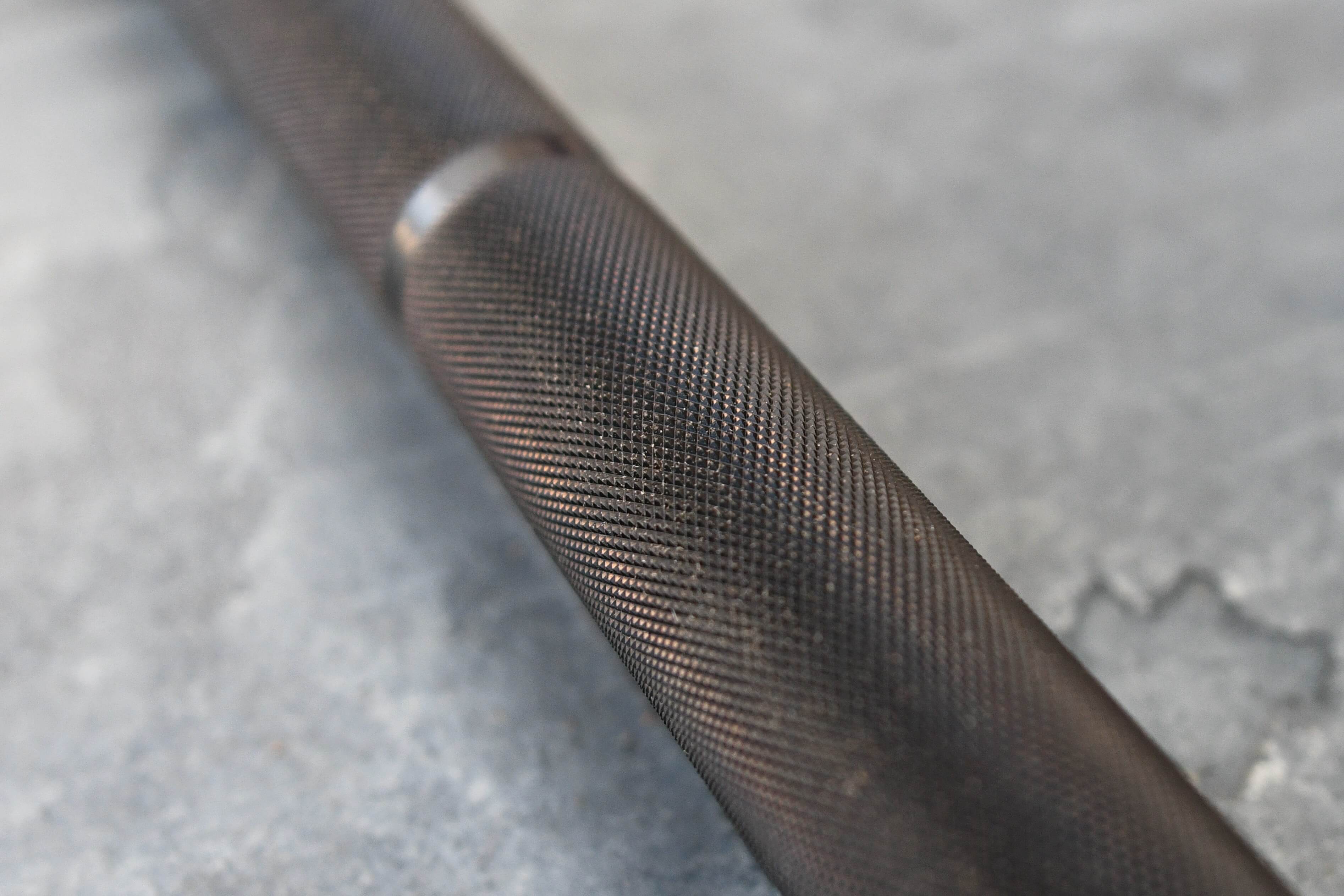 closeup of power bar knurling